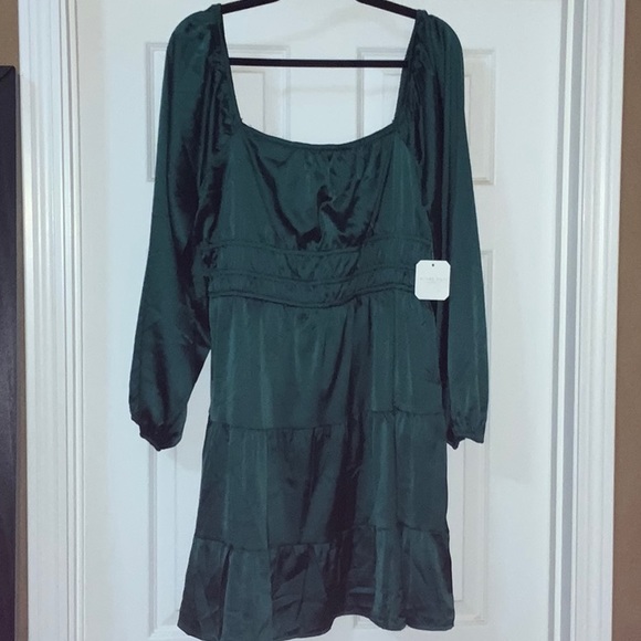 BEAUTIFUL NWT Altar’D State Dress. Size XL. Color: Hunter Green - Picture 1 of 5